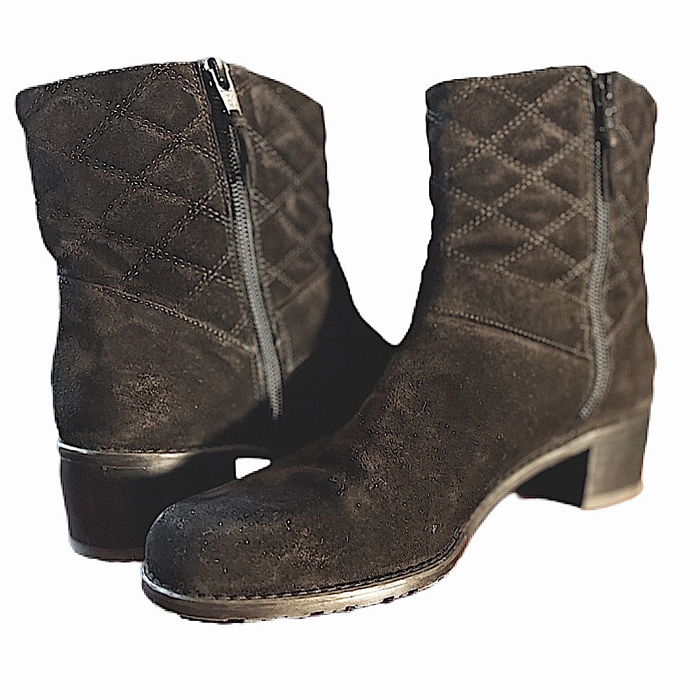 STUART WEITZMAN | Women’s Black Quilted Leather Boots | Sz 7 Suede Heeled Boots